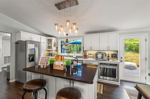 Stunning 3 Bedroom Retreat with Inspiring Backyard