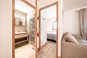 1 bedroom, WiFi, bed sheets - 140m from ski lifts, 1st floor, balcony, parking, tv, 33m², Morzine (Morzine)