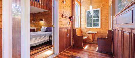 6 bedrooms, WiFi, bed sheets