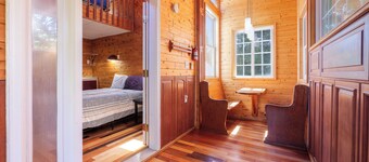 Red Roof Cottage-Sleeps 22 | 5 Mins to Downtown Tobermory!