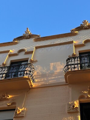 Front of property - Hotel Noucentista (Sitges)