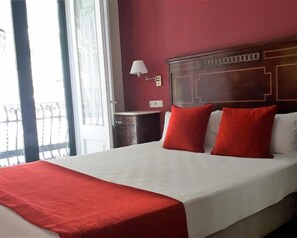 高級套房, 露台, 城市景觀 | 客房內保險箱、書桌、遮光布/窗簾、隔音