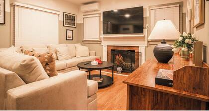 Pasadena 3-BR AC House: Close to Old Town, Rose Bowl & Caltech with king bed!