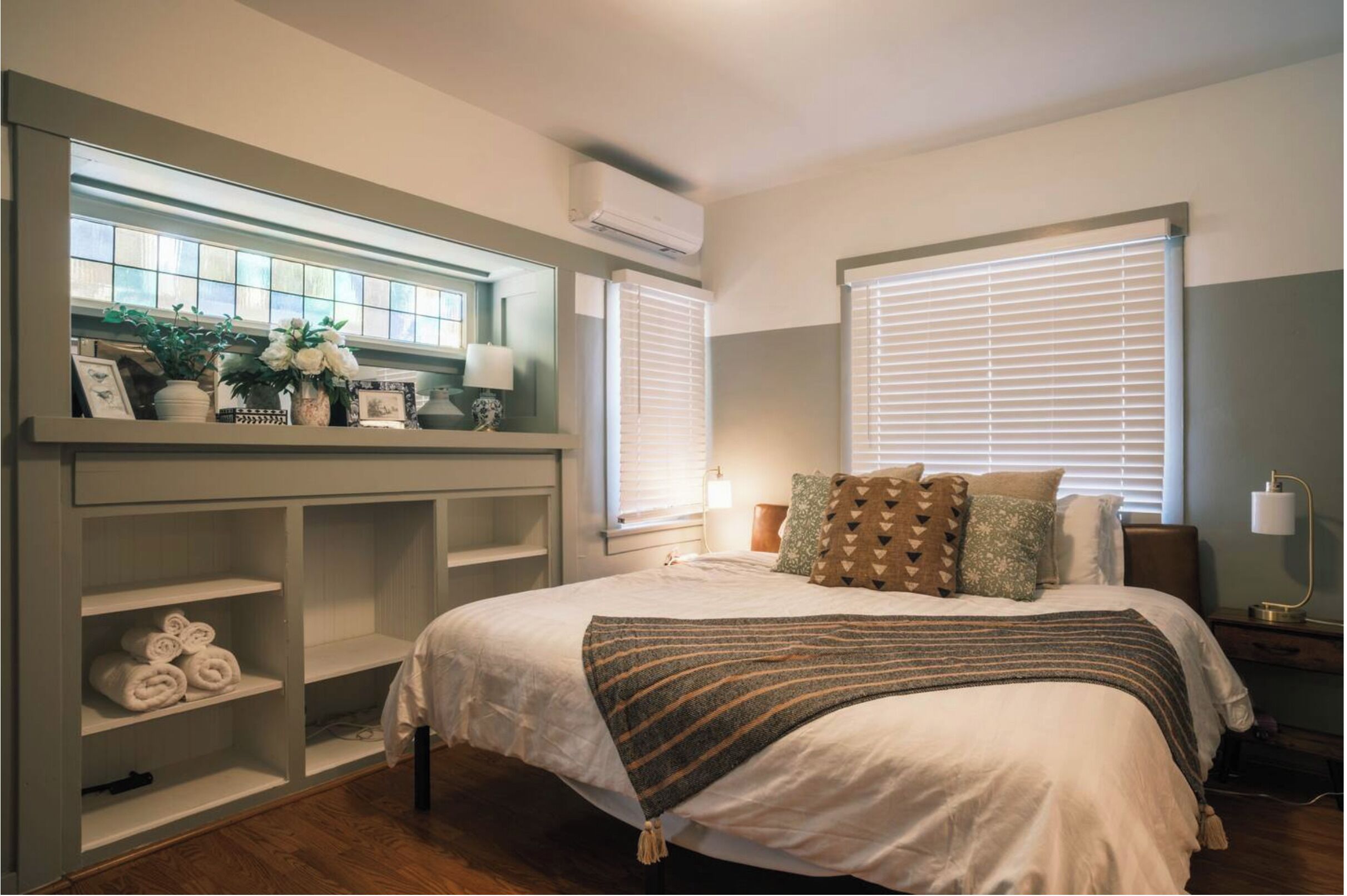 3 slaapkamers, een strijkplank/strijkijzer, internet