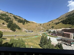View from property - Ski-in/ski-out & foot of the slopes, 2nd floor, balcony, ski locker, 17m², Auris en Oisans (Auris)