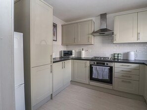 Cookware/dishes/utensils