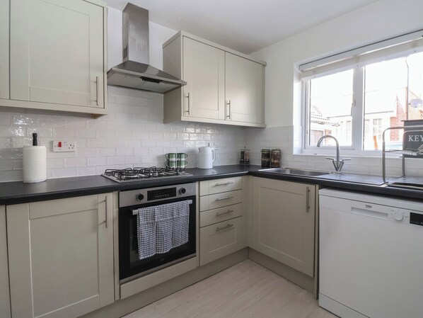 Cookware/dishes/utensils