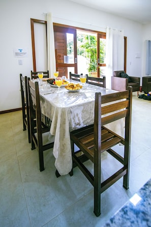 Apartamento, 2 quartos, vista para o jardim | Área de estar