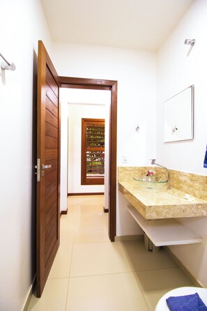 Apartment, 1 Bedroom, Garden View | Bathroom | Shower, hair dryer, towels, soap