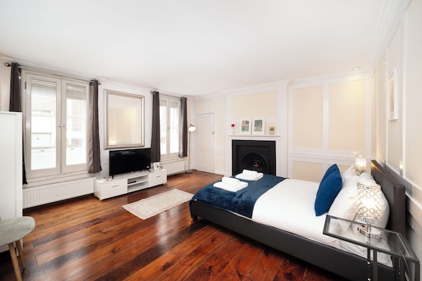 3 habitaciones, tabla de planchar con plancha, wifi y ropa de cama