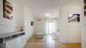 Interior - Cozy 95 sqm apartment with terrace, able to accommodate up to 6 people, located on the ninth floor of a building with lift (5 steps to access). The accommodation offers a view of the city of Bari from above and is located in a very convenient position, i (Bari)
