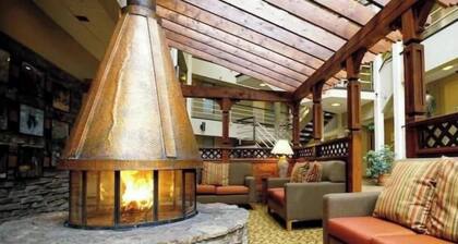 Beaver Creek 4-bedroom apartment in charming Avon with AC