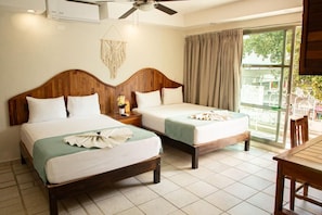 Habitación cuádruple superior, balcón, vistas a la ciudad