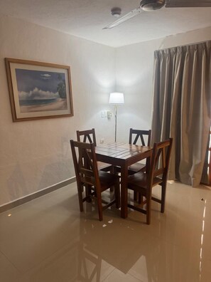 แฟมิลี่สตูดิโอ | บริเวณนั่งเล่น