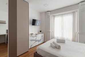 2 bedrooms, iron/ironing board