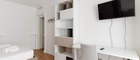 2 bedrooms, iron/ironing board