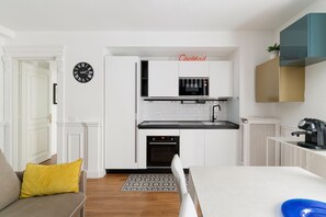 Fridge, microwave, dishwasher, ice maker - GuestHost - Lovely Apartment X4 in Porta Venezia (Milan)