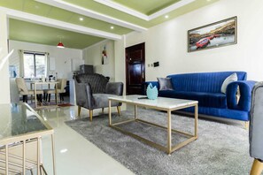 Apartment, 3 Bedrooms, Accessible, Smoking | Ruang tamu