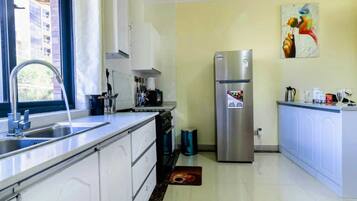 Apartment, 3 Bedrooms, Accessible, Smoking | Interior