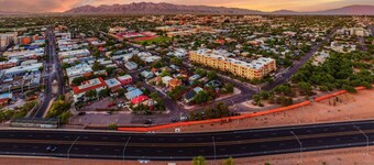 1 Min to 4th Ave & Congress / 1 BR 1 BA / Casita