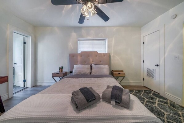 1 chambre, fer et planche à repasser, lit de bébé portatif, Wi-Fi