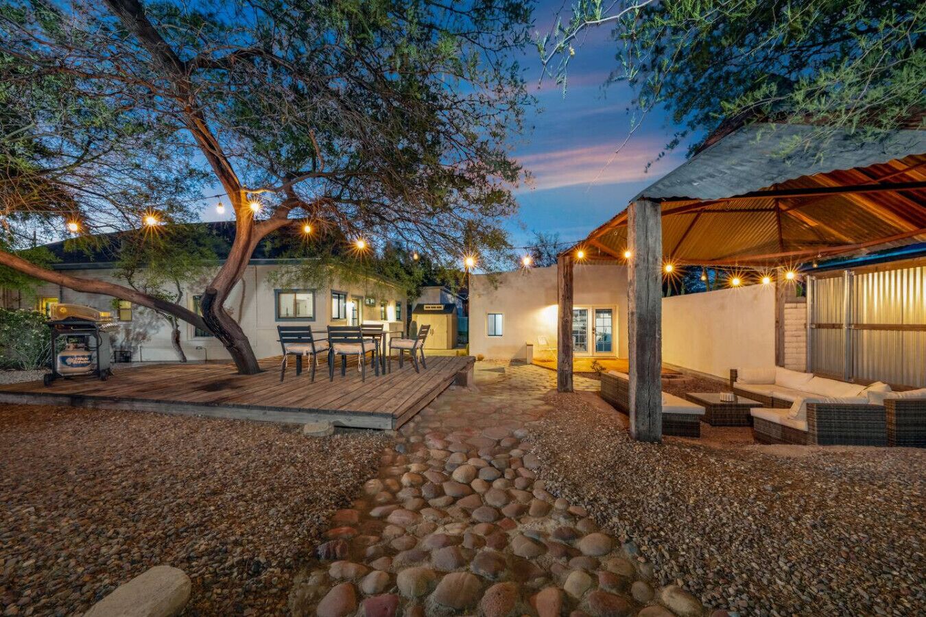 屋外ダイニングエリア