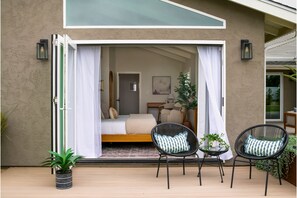 5 bedrooms, desk, iron/ironing board, travel cot
