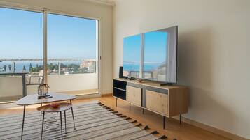 Comfort Apartment, City View | Living area