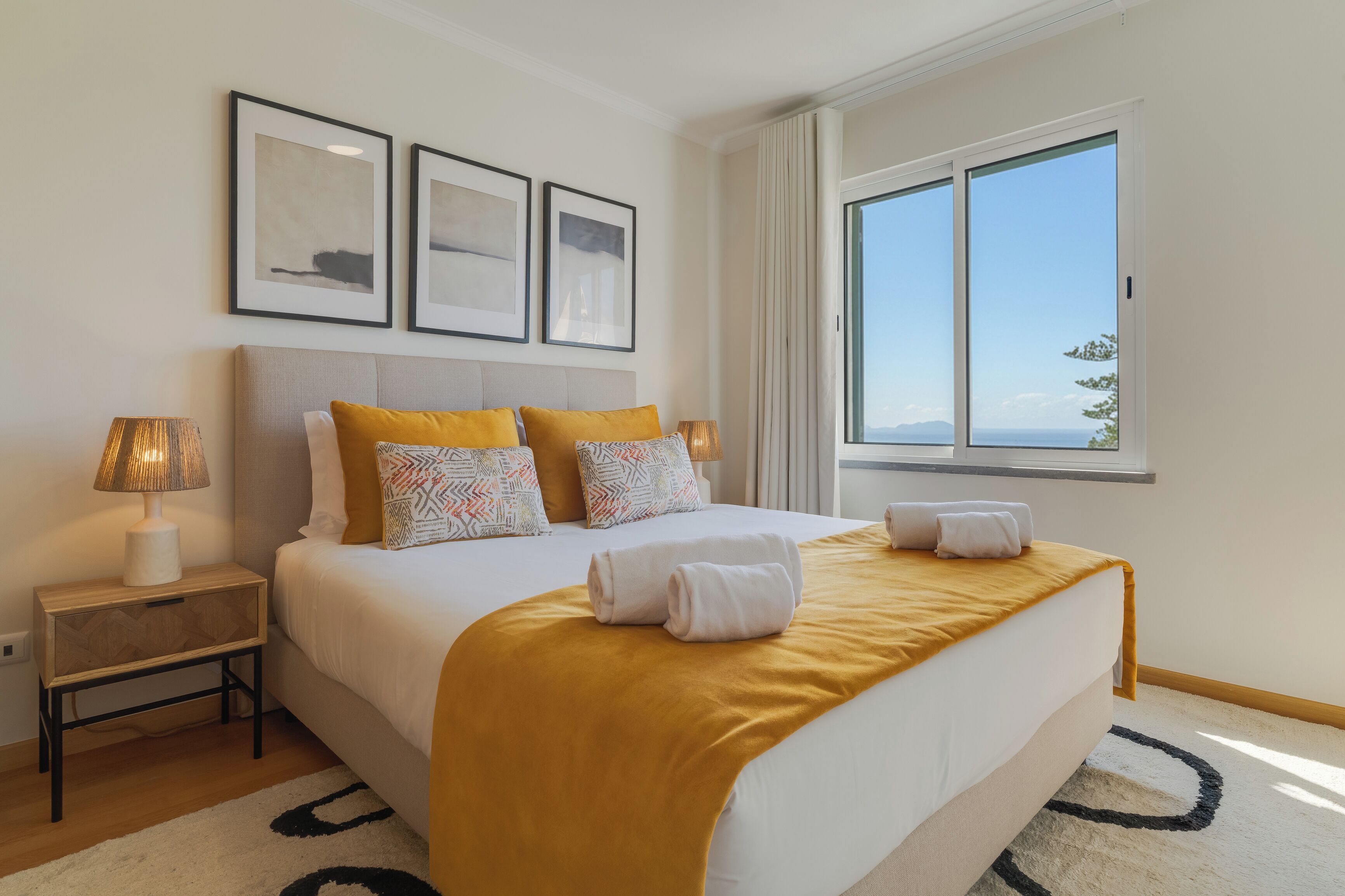 Apartemen Comfort, pemandangan kota | Tirai kedap cahaya, kedap suara, setrika/meja setrika, dan Wi-Fi gratis