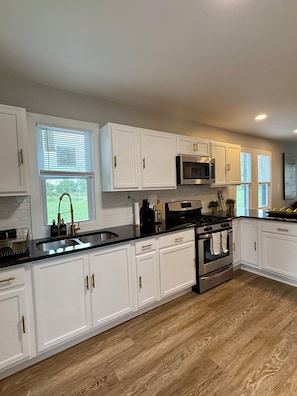 Mikrowelle, Ofen, Herdplatte, Geschirrspüler