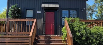 Entire Place, 4-Bedroom House in peaceful Detroit with AC and HOT TUB