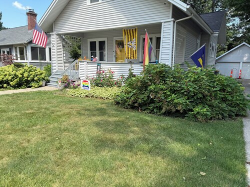 Private Floor w/ Bath walkable to Downtown & VU