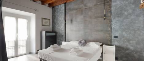 1 chambre, fer et planche Ă repasser