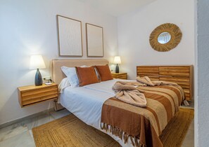 3 bedrooms, iron/ironing board, internet, bed sheets