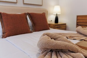 3 bedrooms, iron/ironing board, Internet, bed sheets
