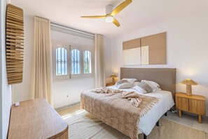3 chambres, fer et planche à repasser, accès Internet, draps fournis