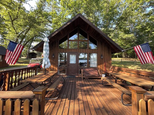 Charming 3-bedroom cottage on Lake Ogemaw in West Branch, Michigan