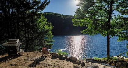 The Papillon Lakehouse - waterfront property one hour from Ottawa