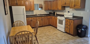 Full-size fridge, microwave, oven, cookware/dishes/utensils