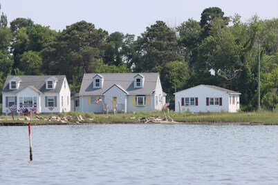 Charming 2 Bedroom house in beautiful Smith Island Pet-Friendly Golf Cart