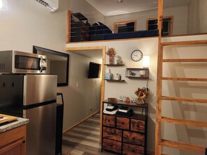 Microwave, stovetop - The Cattywampus - A Tiny Apartment in the Woods (Winnsboro)