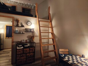 Interior - The Cattywampus - A Tiny Apartment in the Woods (Winnsboro)