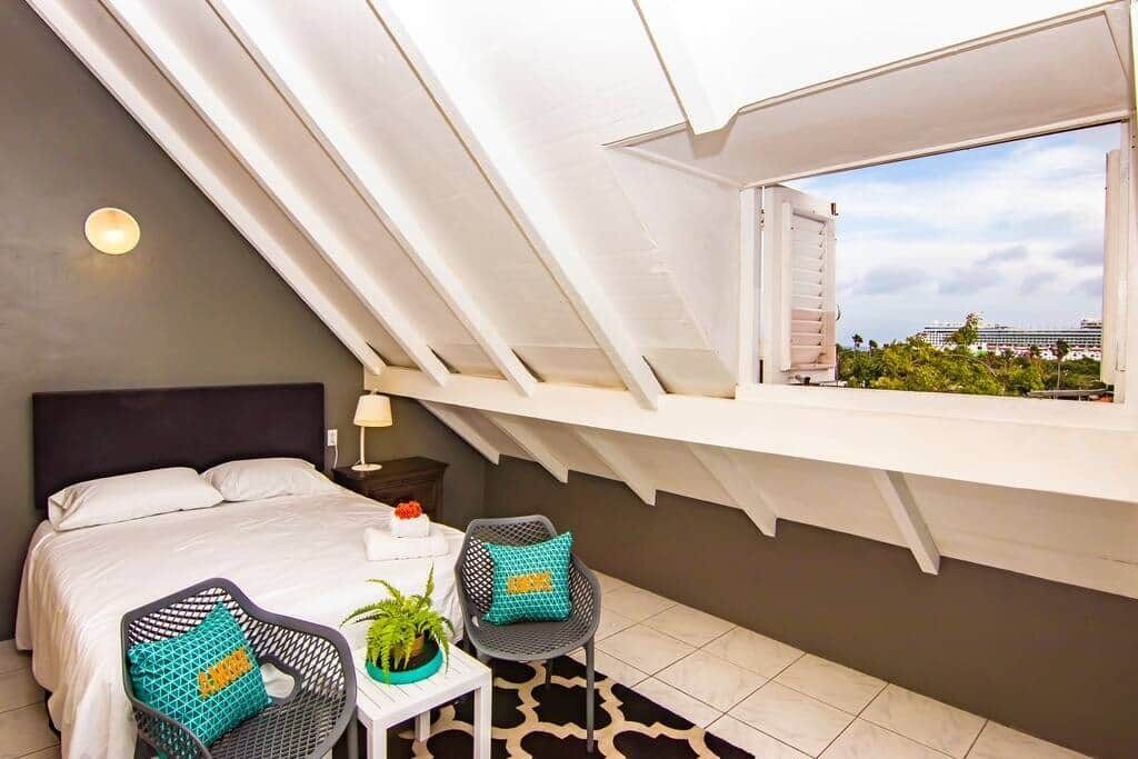 2 bedrooms, in-room safe, desk, iron/ironing board