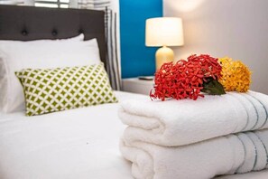 2 chambres, coffre-fort, bureau, fer et planche à repasser