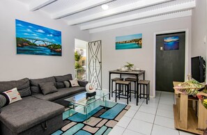 Smart TV - Citylife Apartments - Pool / Free Parking / in Willemstad. Apartment C (Willemstad)