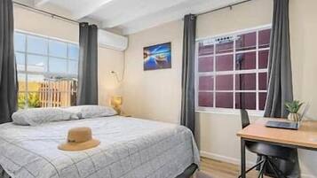 3 slaapkamers, een kluis op de kamer, een bureau