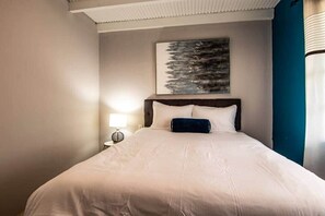 2 bedrooms, iron/ironing board, WiFi