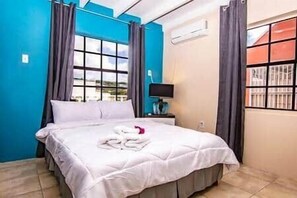 3 chambres, coffres-forts dans les chambres, bureau