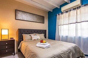 2 Schlafzimmer, Zimmersafe, Schreibtisch, Bügeleisen/Bügelbrett