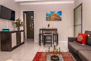 Smart TV - Citylife Apartments - Pool / Free Parking / in Willemstad. Apartment A (Willemstad)